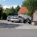 رزيدنز أم شلوس 2*