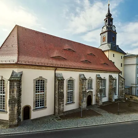 رزيدنز أم شلوس 2*